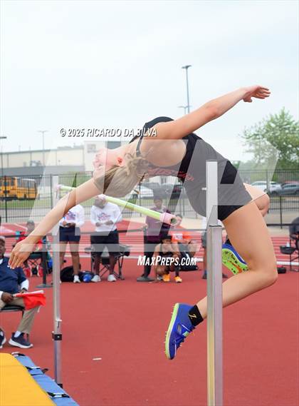 Thumbnail 1 in UIL 6A Track Region III Final (High Jump) photogallery.