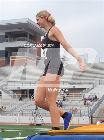 Thumbnail 2 in UIL 6A Track Region III Final (High Jump) photogallery.