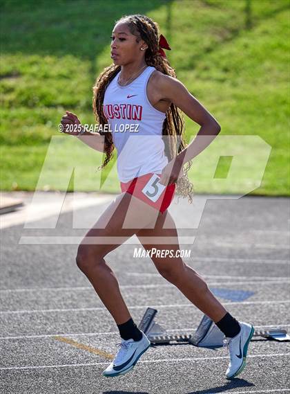 Thumbnail 2 in UIL 6A Track & Field Area 21&22 (400M) photogallery.