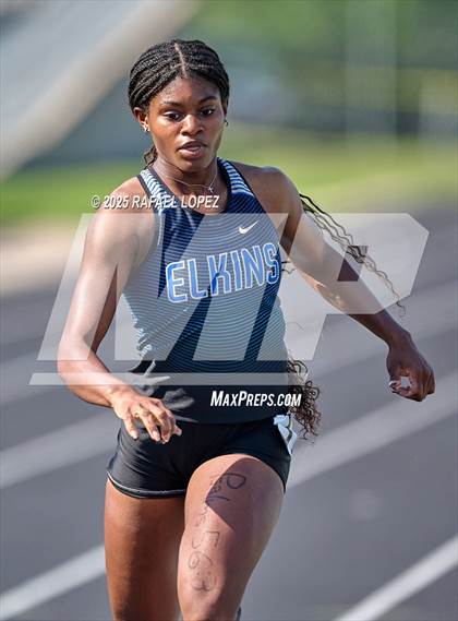 Thumbnail 3 in UIL 6A Track & Field Area 21&22 (400M) photogallery.