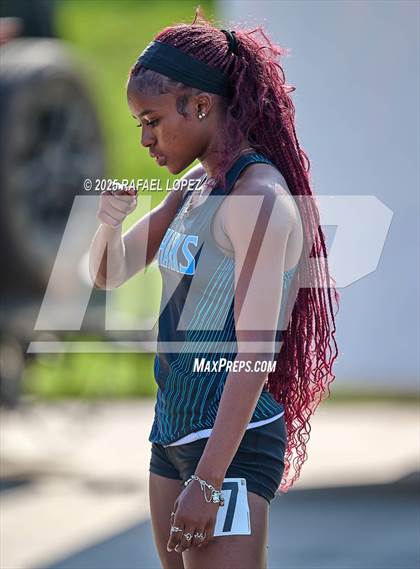 Thumbnail 1 in UIL 6A Track & Field Area 21&22 (400M) photogallery.