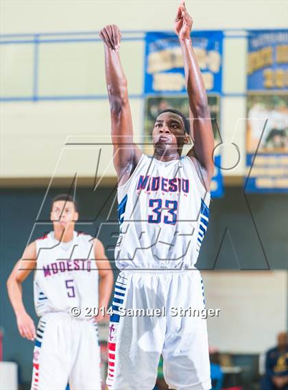 Thumbnail 3 in Bullard vs. Modesto Christian (Prep2Prep Tip-Off Classic) photogallery.