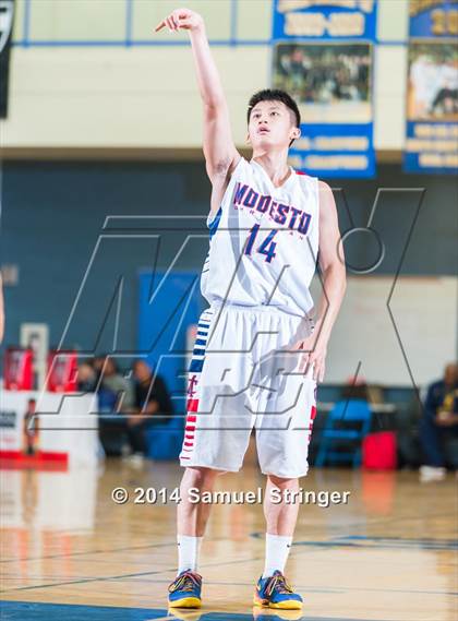 Thumbnail 3 in Bullard vs. Modesto Christian (Prep2Prep Tip-Off Classic) photogallery.