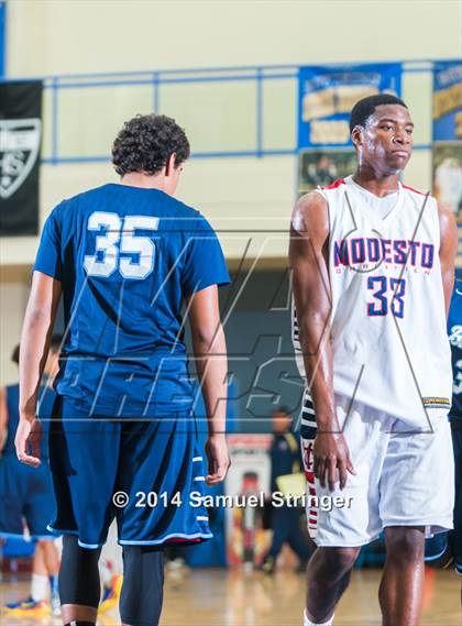 Thumbnail 2 in Bullard vs. Modesto Christian (Prep2Prep Tip-Off Classic) photogallery.