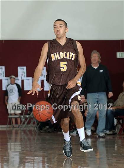 Thumbnail 1 in El Camino vs. Dana Hills (MaxPreps Holiday Classic) photogallery.