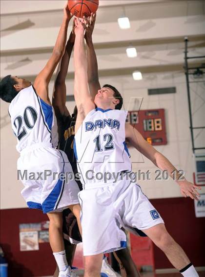 Thumbnail 1 in El Camino vs. Dana Hills (MaxPreps Holiday Classic) photogallery.