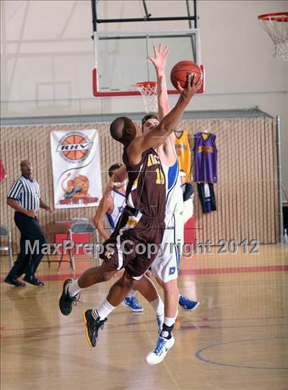 Thumbnail 3 in El Camino vs. Dana Hills (MaxPreps Holiday Classic) photogallery.