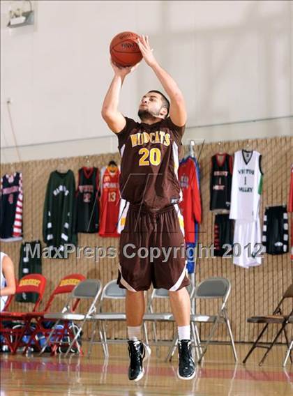 Thumbnail 3 in El Camino vs. Dana Hills (MaxPreps Holiday Classic) photogallery.
