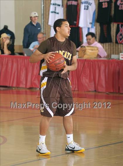 Thumbnail 2 in El Camino vs. Dana Hills (MaxPreps Holiday Classic) photogallery.
