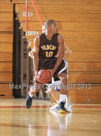 Thumbnail 3 in El Camino vs. Dana Hills (MaxPreps Holiday Classic) photogallery.