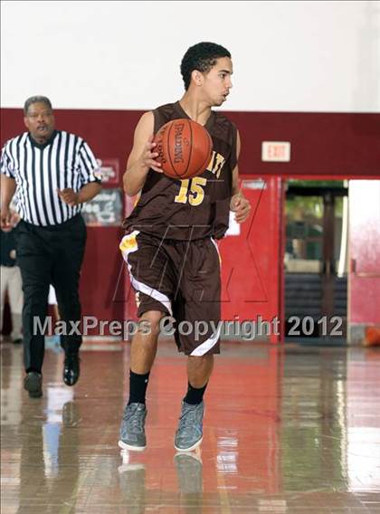 Thumbnail 3 in El Camino vs. Dana Hills (MaxPreps Holiday Classic) photogallery.