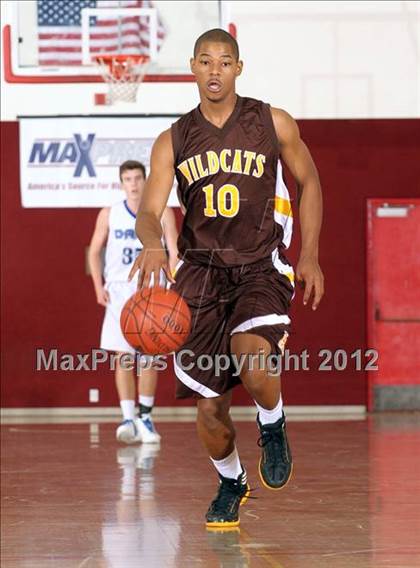 Thumbnail 3 in El Camino vs. Dana Hills (MaxPreps Holiday Classic) photogallery.
