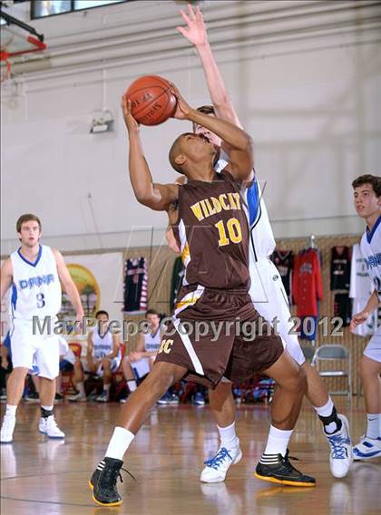 Thumbnail 2 in El Camino vs. Dana Hills (MaxPreps Holiday Classic) photogallery.