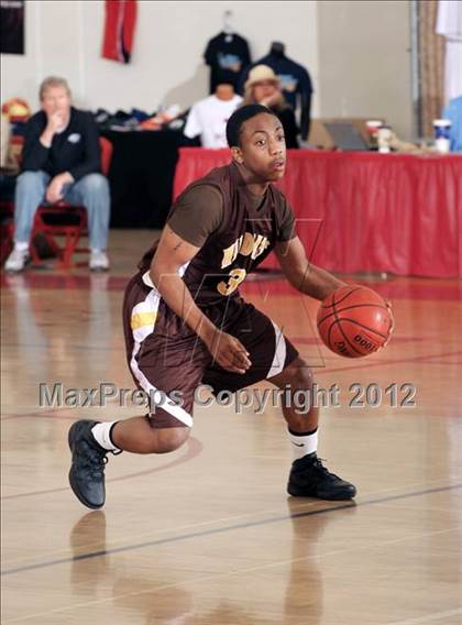 Thumbnail 1 in El Camino vs. Dana Hills (MaxPreps Holiday Classic) photogallery.