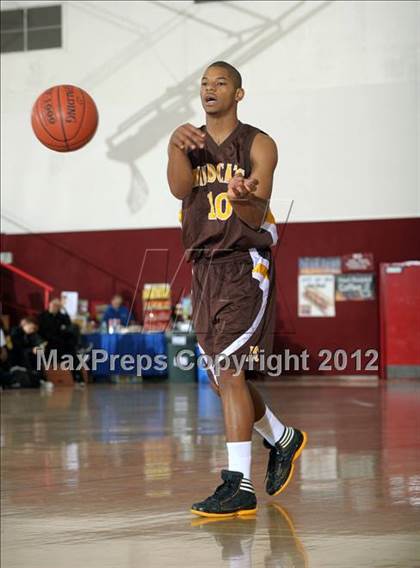 Thumbnail 3 in El Camino vs. Dana Hills (MaxPreps Holiday Classic) photogallery.