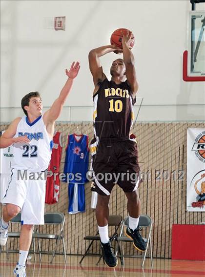 Thumbnail 2 in El Camino vs. Dana Hills (MaxPreps Holiday Classic) photogallery.