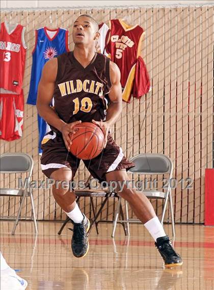 Thumbnail 1 in El Camino vs. Dana Hills (MaxPreps Holiday Classic) photogallery.