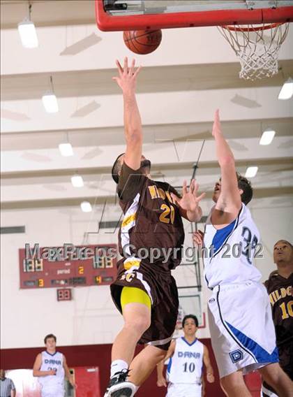 Thumbnail 2 in El Camino vs. Dana Hills (MaxPreps Holiday Classic) photogallery.