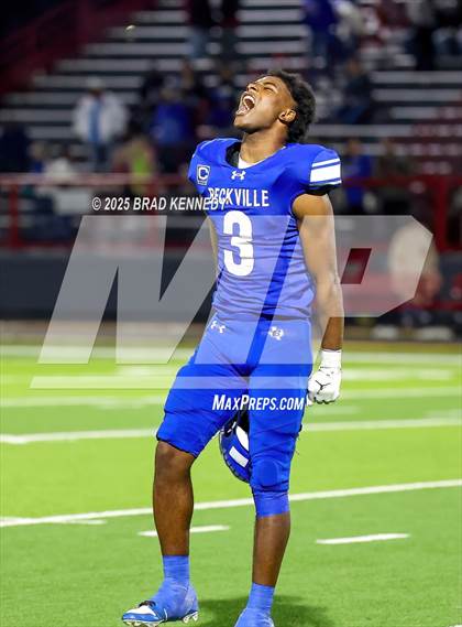 Thumbnail 3 in Beckville Vs Pewitt (UIL 2A D1 Football Bi-District) photogallery.
