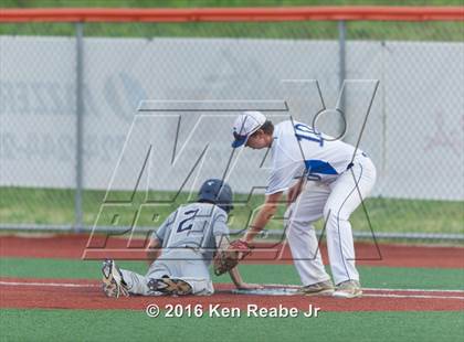 Thumbnail 2 in Norwin vs Hempfield Area (PIAA Class AAAA First Round) photogallery.