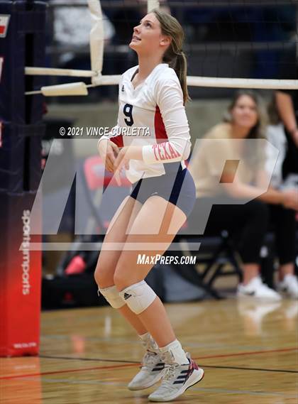 Thumbnail 1 in Davenport @ Wimberley photogallery.