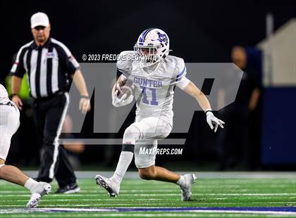 Thumbnail 1 in Tidehaven vs. Gunter (UIL 3A D2 Football Final) photogallery.