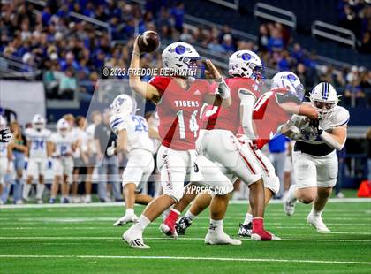 Thumbnail 2 in Tidehaven vs. Gunter (UIL 3A D2 Football Final) photogallery.