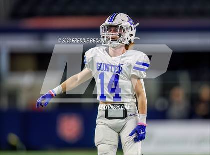 Thumbnail 2 in Tidehaven vs. Gunter (UIL 3A D2 Football Final) photogallery.