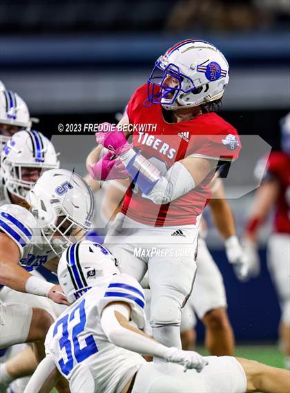 Thumbnail 2 in Tidehaven vs. Gunter (UIL 3A D2 Football Final) photogallery.
