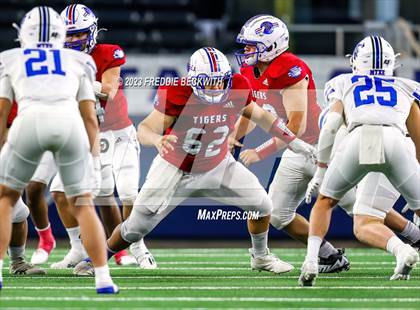 Thumbnail 3 in Tidehaven vs. Gunter (UIL 3A D2 Football Final) photogallery.