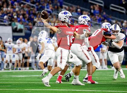 Thumbnail 3 in Tidehaven vs. Gunter (UIL 3A D2 Football Final) photogallery.