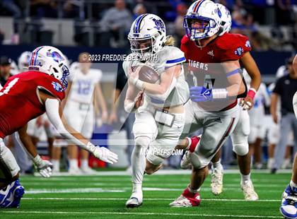 Thumbnail 3 in Tidehaven vs. Gunter (UIL 3A D2 Football Final) photogallery.