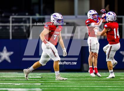 Thumbnail 3 in Tidehaven vs. Gunter (UIL 3A D2 Football Final) photogallery.