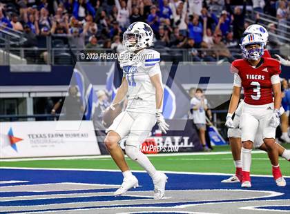 Thumbnail 2 in Tidehaven vs. Gunter (UIL 3A D2 Football Final) photogallery.