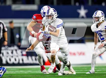 Thumbnail 2 in Tidehaven vs. Gunter (UIL 3A D2 Football Final) photogallery.