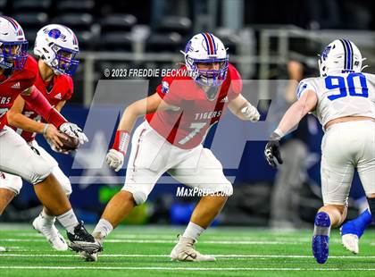Thumbnail 1 in Tidehaven vs. Gunter (UIL 3A D2 Football Final) photogallery.