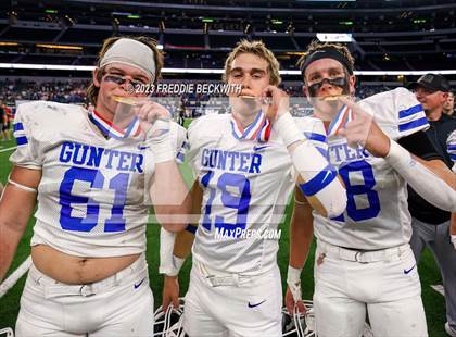 Thumbnail 2 in Tidehaven vs. Gunter (UIL 3A D2 Football Final) photogallery.