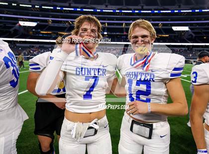Thumbnail 1 in Tidehaven vs. Gunter (UIL 3A D2 Football Final) photogallery.