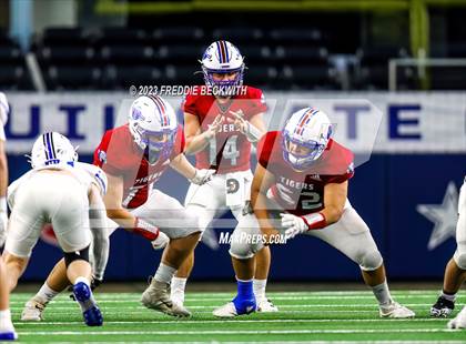 Thumbnail 1 in Tidehaven vs. Gunter (UIL 3A D2 Football Final) photogallery.