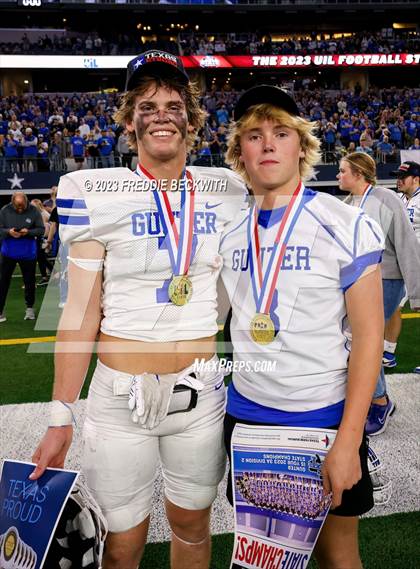 Thumbnail 2 in Tidehaven vs. Gunter (UIL 3A D2 Football Final) photogallery.
