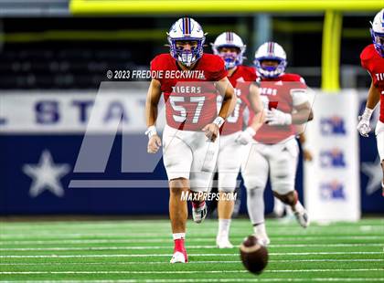 Thumbnail 1 in Tidehaven vs. Gunter (UIL 3A D2 Football Final) photogallery.