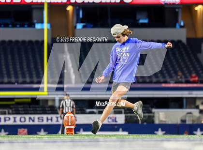 Thumbnail 3 in Tidehaven vs. Gunter (UIL 3A D2 Football Final) photogallery.