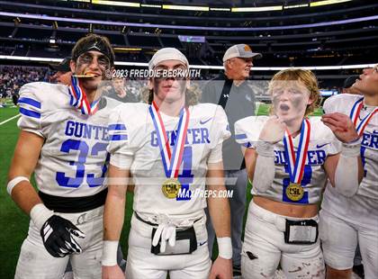 Thumbnail 3 in Tidehaven vs. Gunter (UIL 3A D2 Football Final) photogallery.