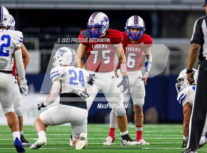 Thumbnail 3 in Tidehaven vs. Gunter (UIL 3A D2 Football Final) photogallery.