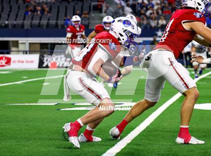 Thumbnail 2 in Tidehaven vs. Gunter (UIL 3A D2 Football Final) photogallery.