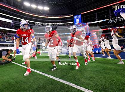 Thumbnail 1 in Tidehaven vs. Gunter (UIL 3A D2 Football Final) photogallery.