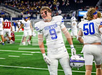 Thumbnail 2 in Tidehaven vs. Gunter (UIL 3A D2 Football Final) photogallery.