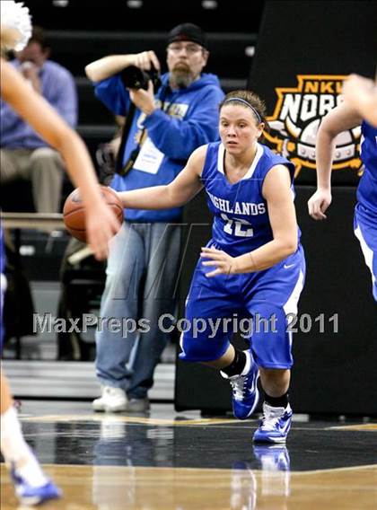 Thumbnail 3 in Highlands vs. St. Henry (KHSAA Ninth Region Quarterfinals) photogallery.
