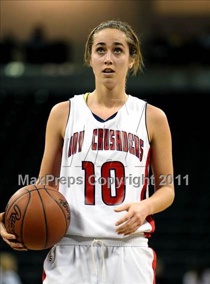Thumbnail 3 in Highlands vs. St. Henry (KHSAA Ninth Region Quarterfinals) photogallery.