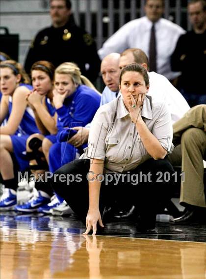 Thumbnail 2 in Highlands vs. St. Henry (KHSAA Ninth Region Quarterfinals) photogallery.